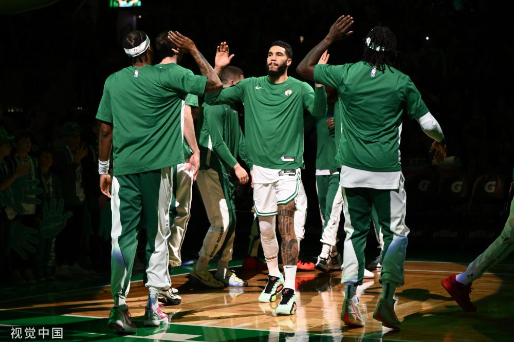 脚步逐渐逼 脚步逐渐逼